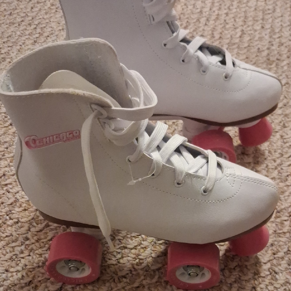 Chicago Kids White Roller Skates with Pink Wheels